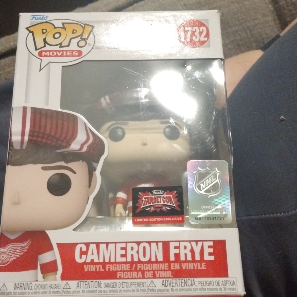 DAMAGED BOX Funko Pop! Movies: Cameron Frye 1732 (Target Con Exclusive) UNOPENED - Picture 2 of 6